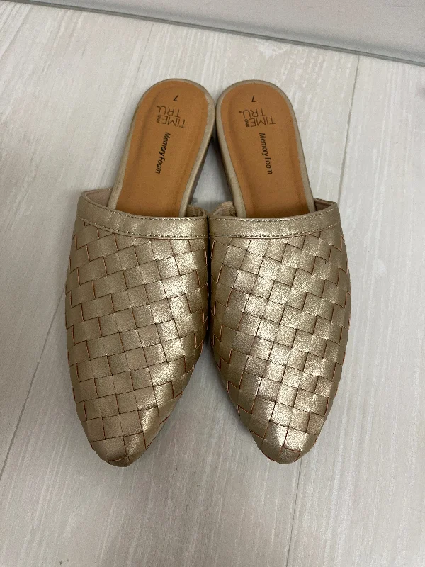 Stylish flats shoes with simple designs for versatility -Shoes Flats By Time And Tru In Gold, Size: 7