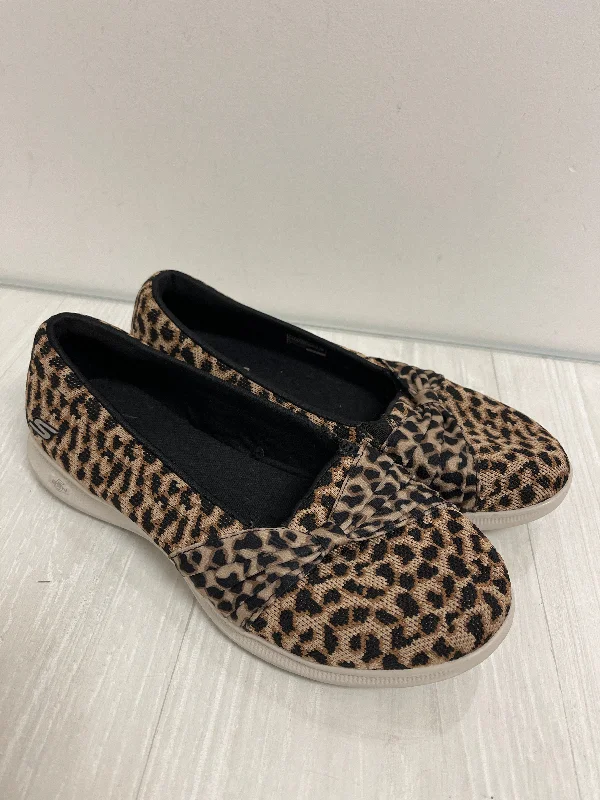 Comfortable flats shoes for active days and outdoor events -Shoes Flats By Skechers In Animal Print, Size: 9.5