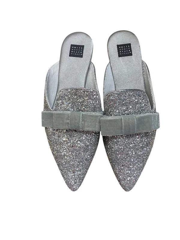 Casual flats shoes for warm weather -Shoes Flats By White House Black Market In Silver, Size: 9