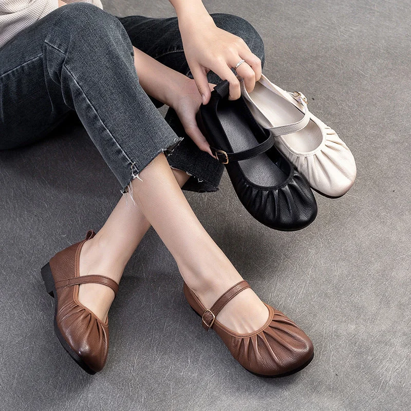 Flats shoes for women with stylish buckles for fashionable looks -Women Retro Pleated Leather Soft Casual Flats