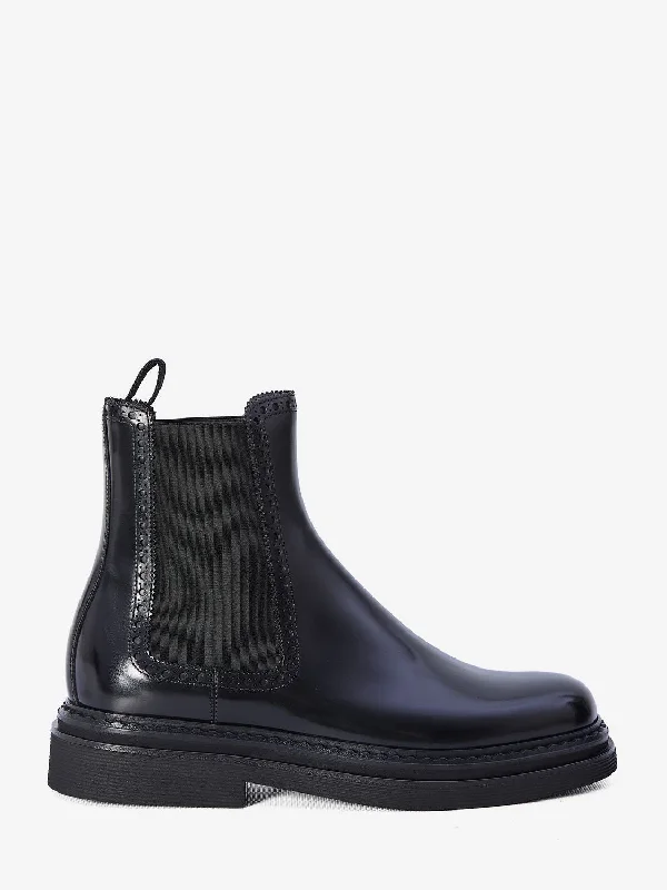 boots for comfort after long hours of standing-DOLCE & GABBANA Classic Chelsea Boots for Men - FW24 Collection