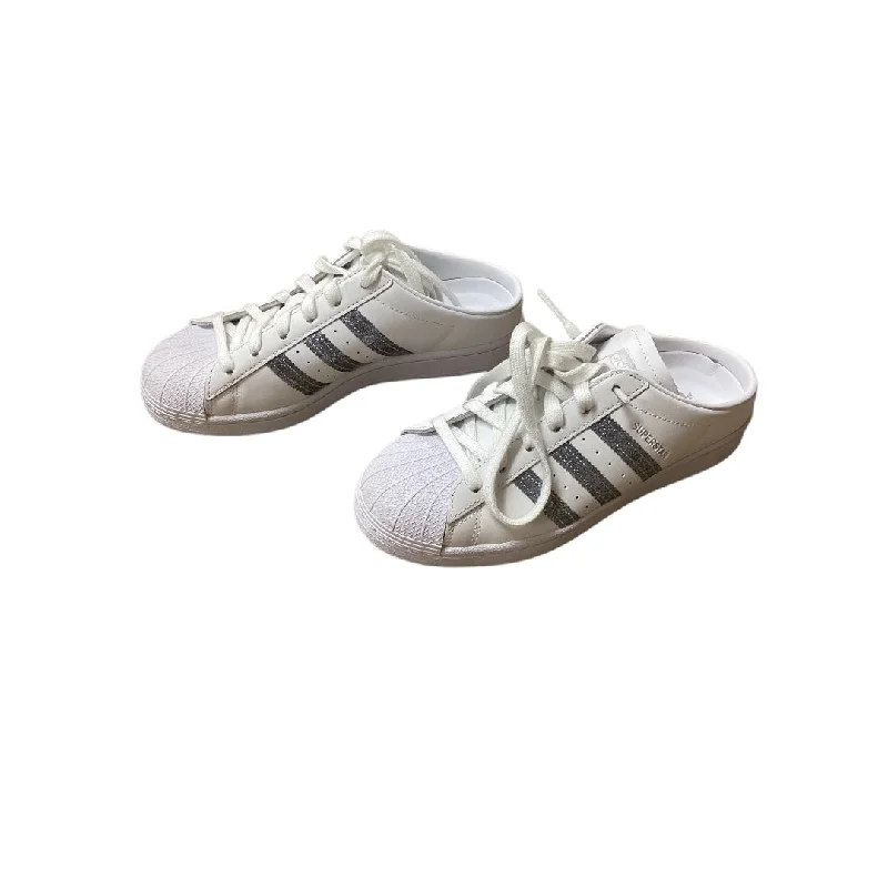 Flats shoes for women with soft, premium leather for wear -Shoes Flats By Adidas In White, Size: 6.5