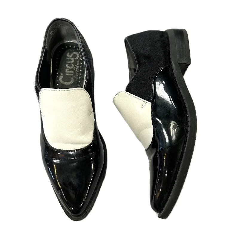 Stylish flats shoes with bold accents for statement looks -Shoes Flats By Circus By Sam Edelman In Black & White, Size: 5