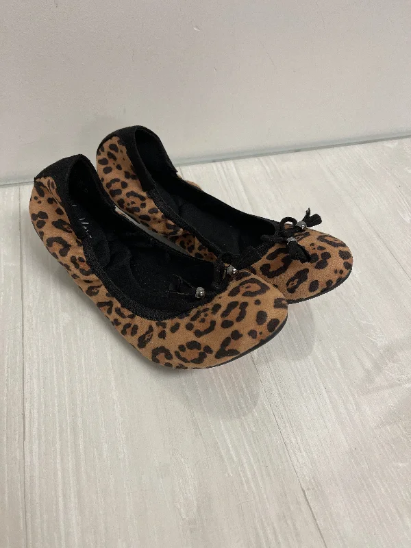 Comfortable flats shoes for women with slip-resistant soles -Shoes Flats By Dexflex In Animal Print, Size: 9.5