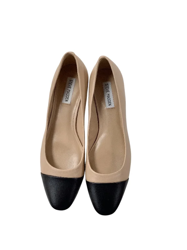 Flats shoes for women with breathable uppers for hot days -Shoes Flats By Steve Madden In Black & Tan, Size: 9.5