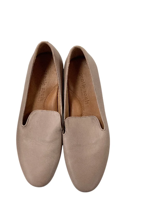 Comfortable flats shoes with memory foam inserts for support -Shoes Flats By Gentle Souls In Taupe, Size: 9