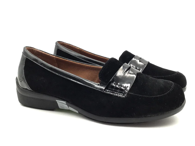 Trendy flats shoes for women of all ages -Shoes Flats By Cloudwalkers In Black, Size: 9.5