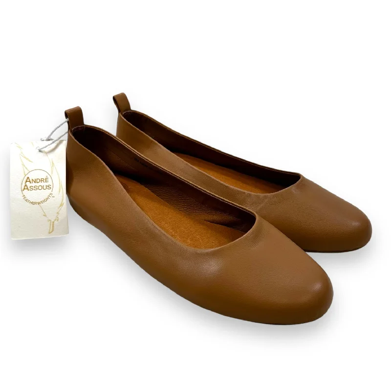 Flats shoes with fun designs for festive occasions -Shoes Flats By Clothes Mentor In Tan, Size: 8.5