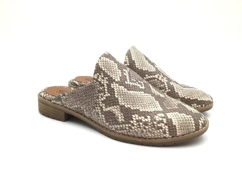 Flats shoes for women with arch and heel support -Shoes Flats By Sofft In Snakeskin Print, Size: 8