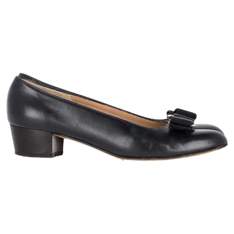 Ferragamo Vara Bow-Embellished Pumps in Black Leather