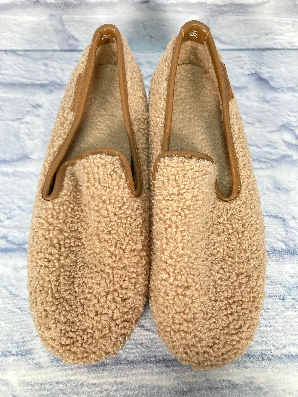 Comfortable flats shoes with padding around the edges -Shoes Flats By Chelsea And Violet In Tan, Size: 10