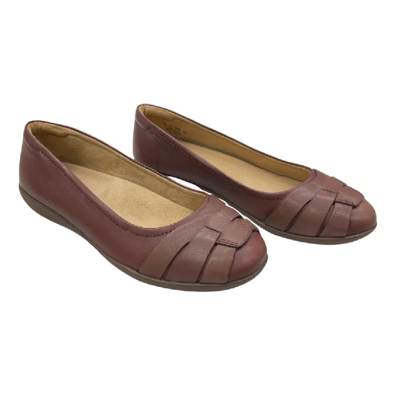 Stylish flats shoes with metallic finishes for fashion-forward looks -Shoes Flats By Naturalizer In Brown, Size: 7.5