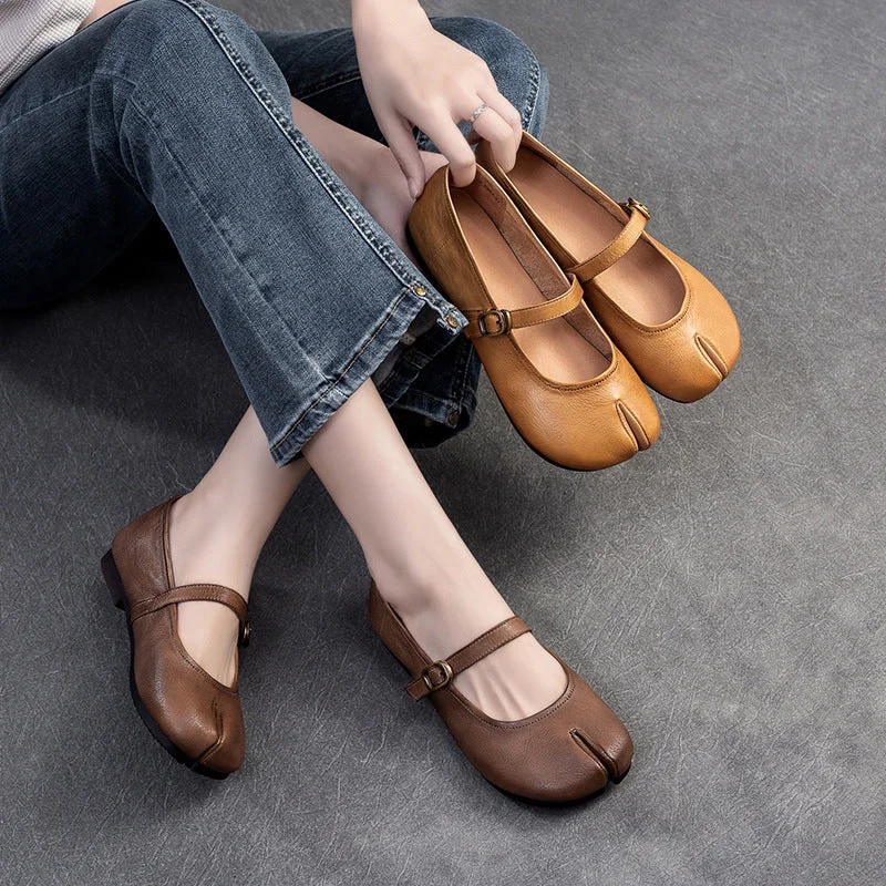 Stylish flats shoes with stylish perforated designs for breathability -Women Retro Leather Soft Casual Buckle Flats